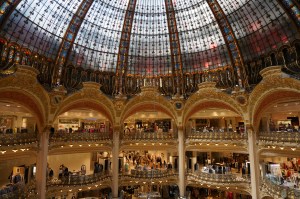 Kagun dengan design dalam plaza ni