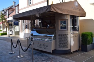 Gerai aiskrim.... terliur aku tengok tapi tak sure halal ke tak. tahan nafsu aje lerrrr