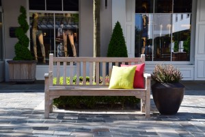 Banyak bench camni kat dalam La Vallee ni utk lepaskan lelah.