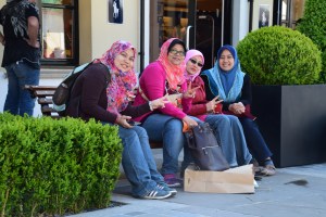 Masih menunggu... lagi 2 orang