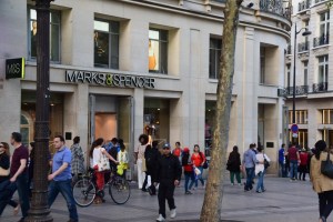 Ramai gak org lagipun masa aku sampai ni time orang balik keje